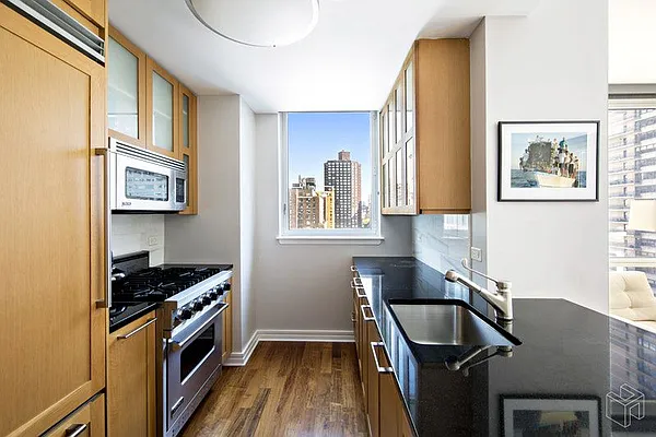 Rented by Halstead Real Estate | media 15