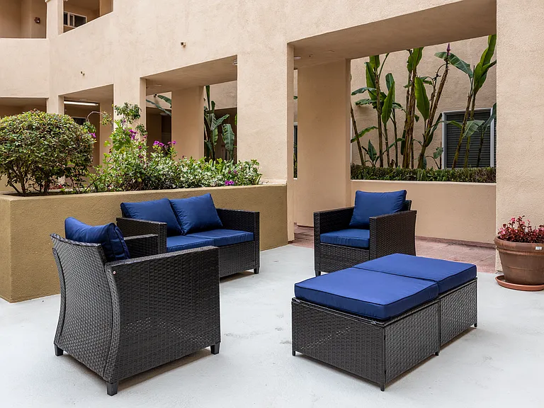 Vinton Court Apartments — Photo 6