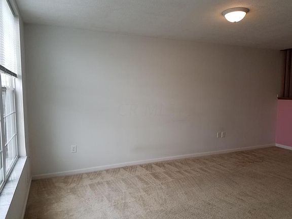 4th image of 302 Shadbush Dr