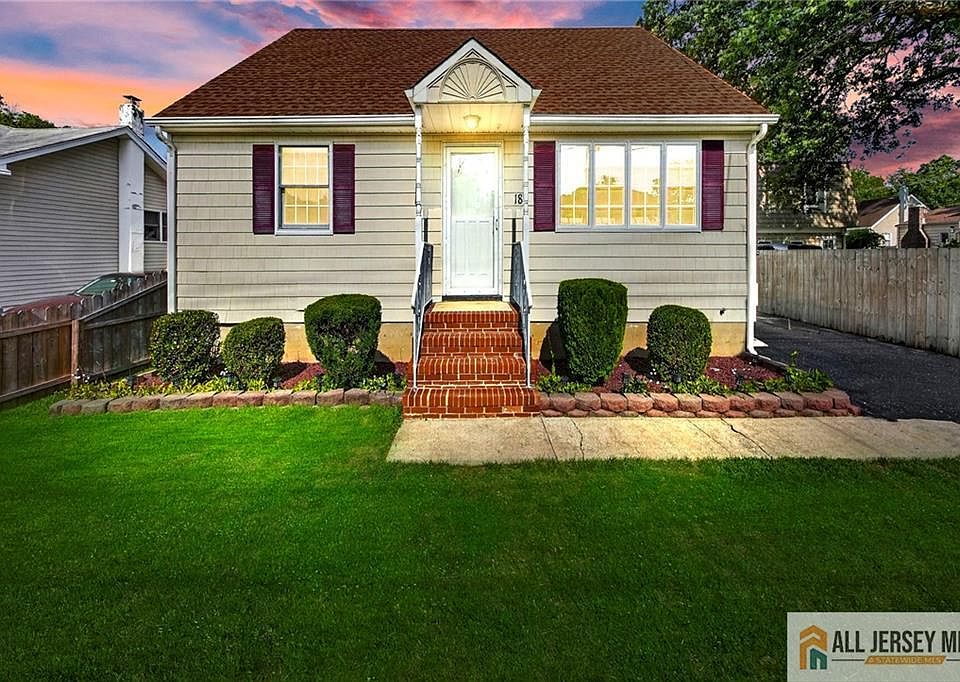 1st image of 18 Woodland Rd