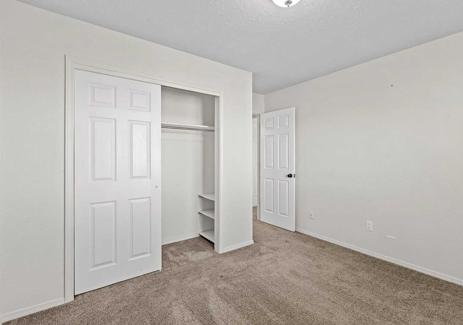 2900 Vista Del Rey NE — Photo 4
