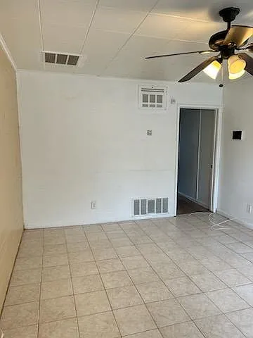 204 W Lancaster Blvd — Photo 2