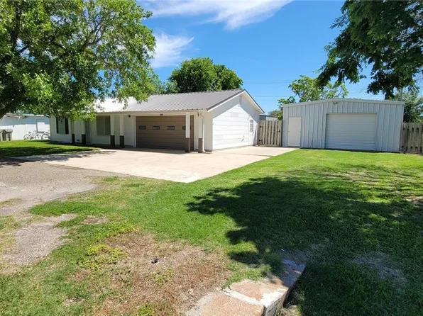 805 W Saint Louis Ave, Seadrift, TX 77983