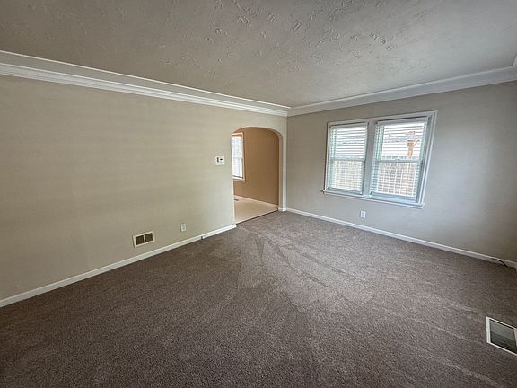 3rd image of 4627 Thorman Ave NE