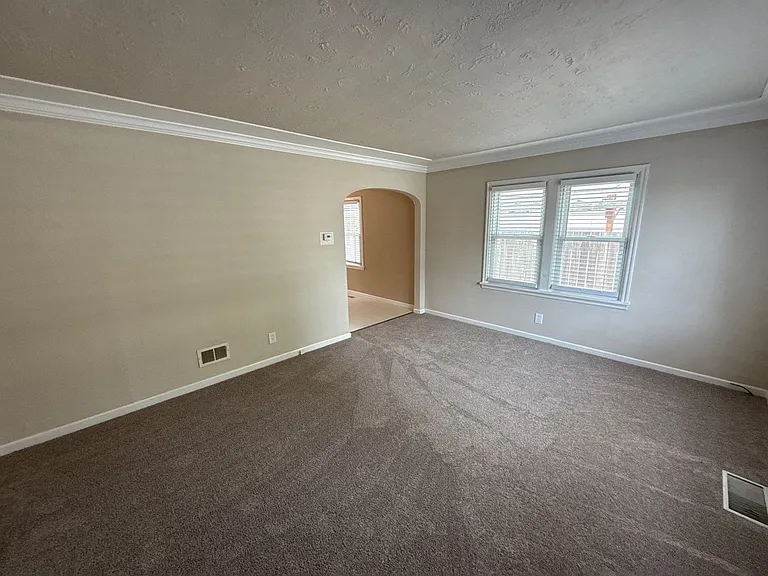4627 Thorman Ave NE — Photo 3