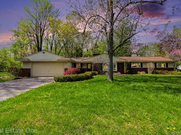 23701 Heartwood Dr, Novi, MI 48374