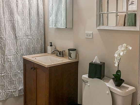 4th image of 4723 1/2 N Leavitt St #2