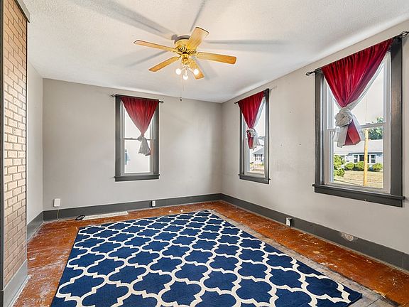 4th image of 611 W Charles St