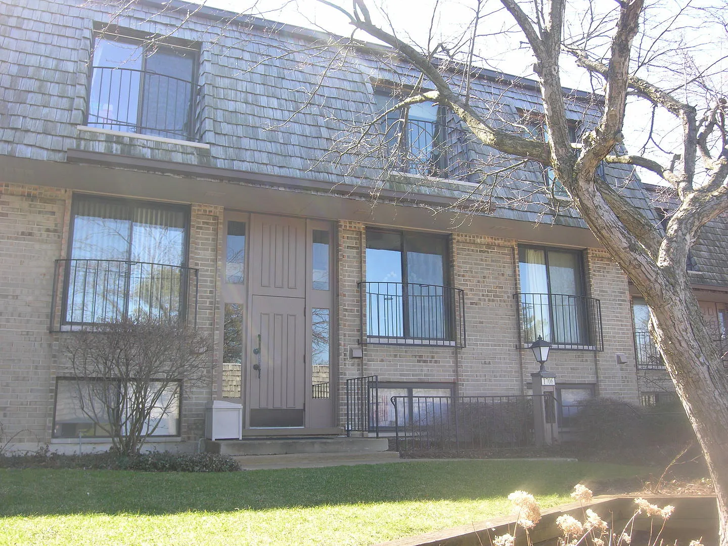 1706 Northfield Sq APT D photo 1
