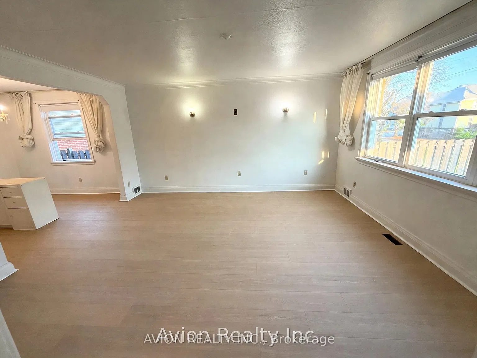 3 bed, $3,299 — Photo 3