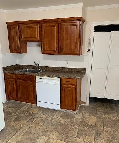 15625 W Forteen Mile Rd — Photo 4