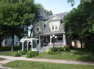 410 N Dement Ave, Dixon, IL 61021
