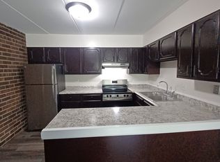 3703 James St #3H, McHenry, IL 60050