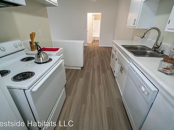 5th image of 6251 Reseda Blvd #18