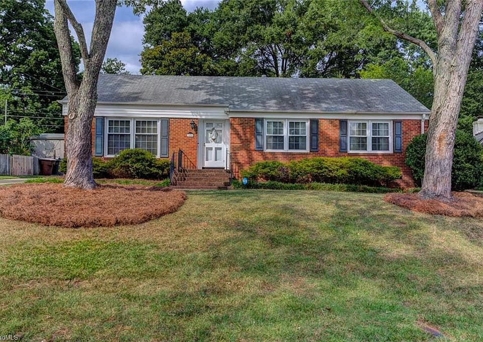 1st image of 3004 Shady Lawn Dr