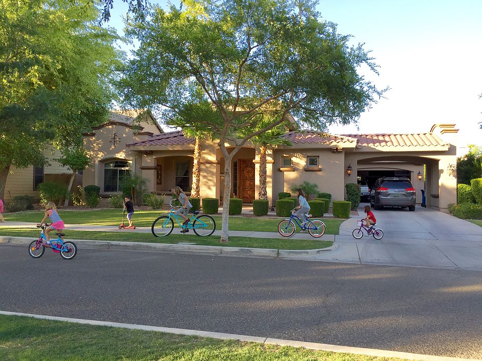 2nd image of 3927 N Holt Dr