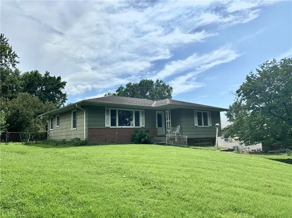 3426 Auburn Dr, Saint Joseph, MO 64506