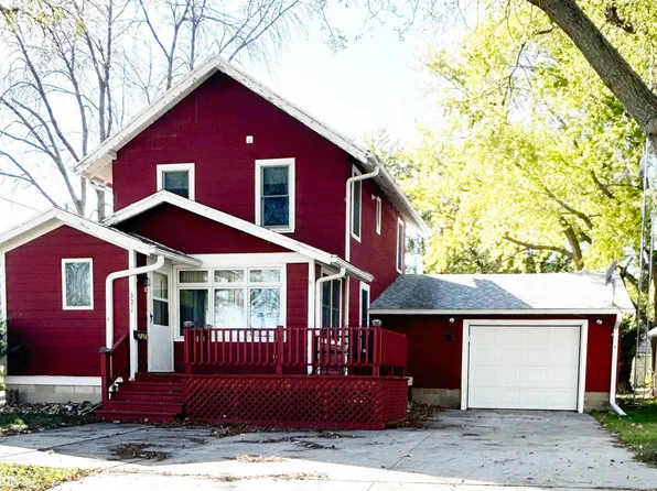 321 4th St SW, Hampton, IA 50441