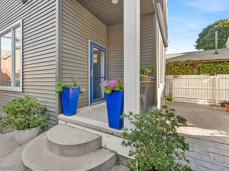 2702 Bridge Ave — Photo 3
