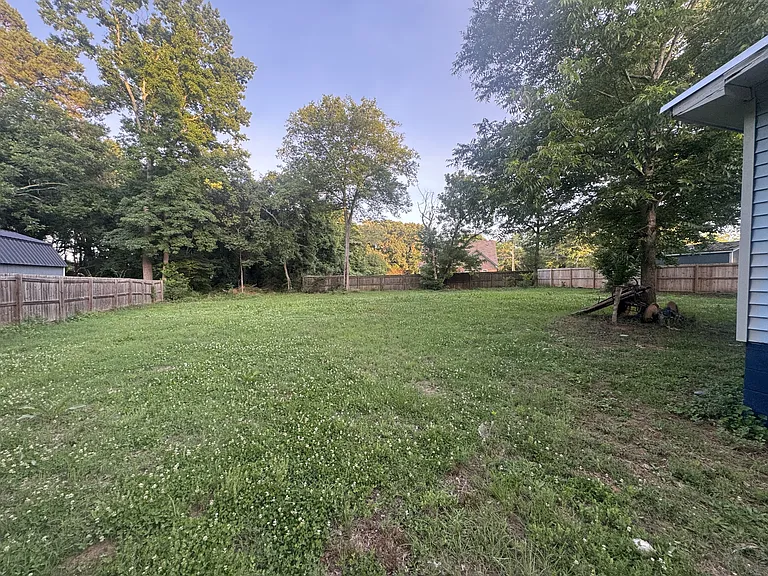 1011 Carter St — Photo 4