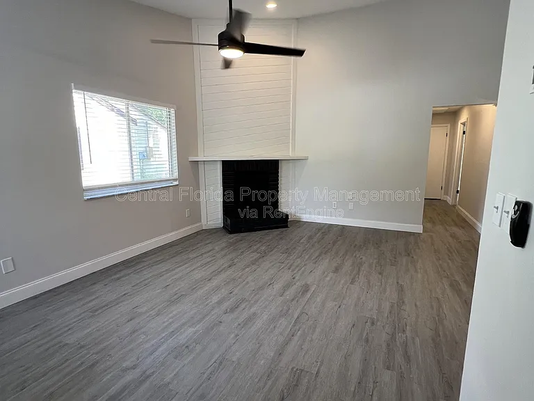 916 Robinhood Ct — Photo 4