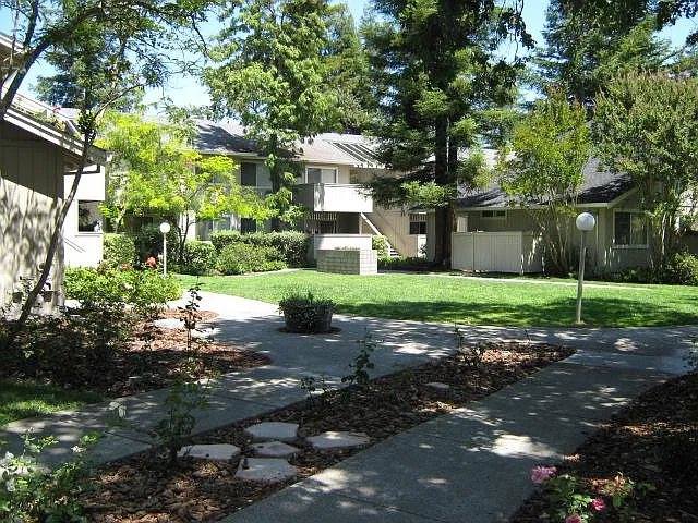 Meadow Oaks Apartments — Photo 1