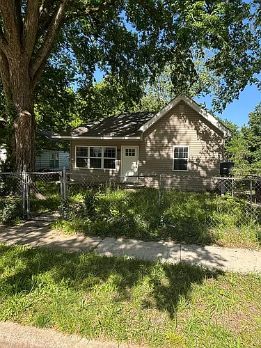 2027 N Weller Ave Photo 1