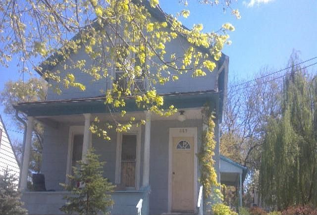 1st image of 685 N Lincoln Ave