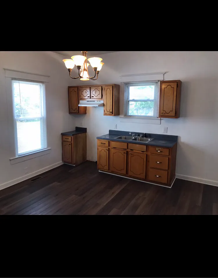 4 bed, 1450 sqft, $1,600 — Photo 2
