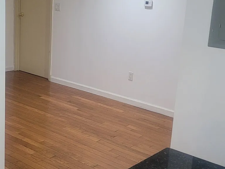 766 41st St #3D — Photo 5