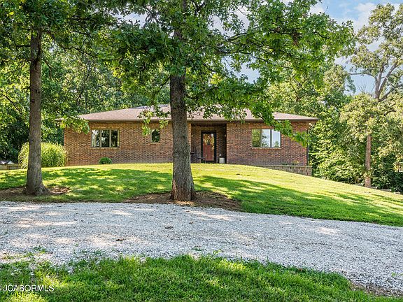 3rd image of 2832 Fischer Rd