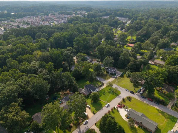 137 Bonnie Ln NW, Lilburn, GA 30047