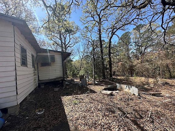2nd image of 1115 Hickory Dr