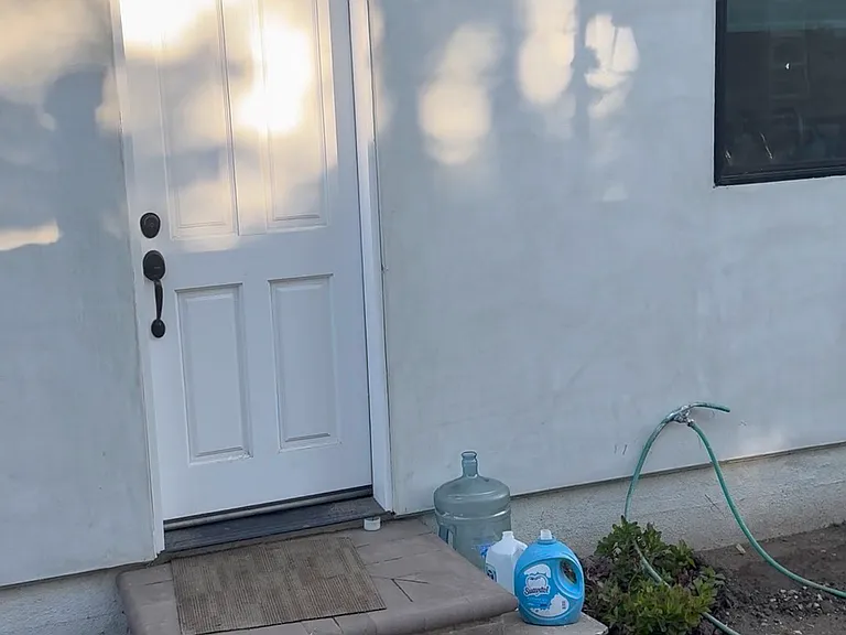 22522 Clarendon St — Photo 14