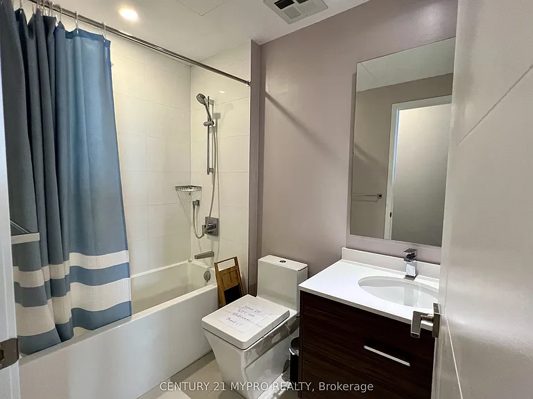 488 University Ave #4003 — Photo 3