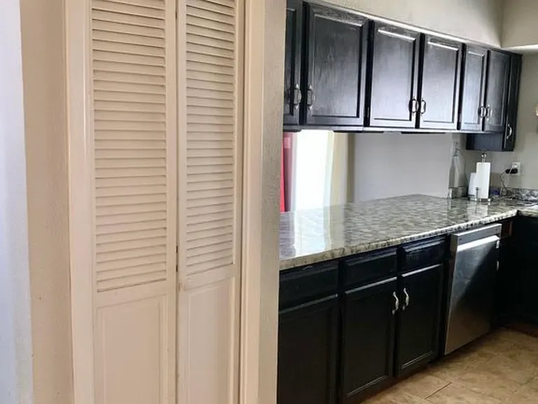 1401 Zuni Pl — Photo 10