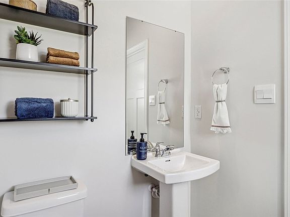4th image of 349 Gleneagles Dr