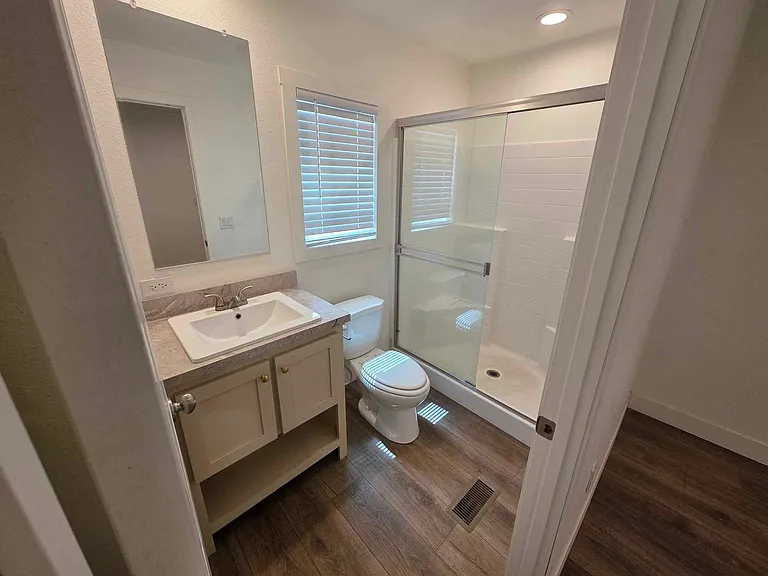 350 N 300 E #5 — Photo 11