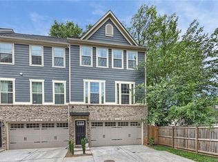 1213 Queen Lyon Ct, Charlotte, NC 28205