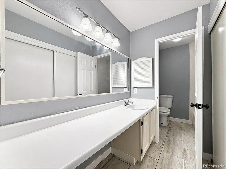 1050 S Monaco Street Pkwy — Photo 13