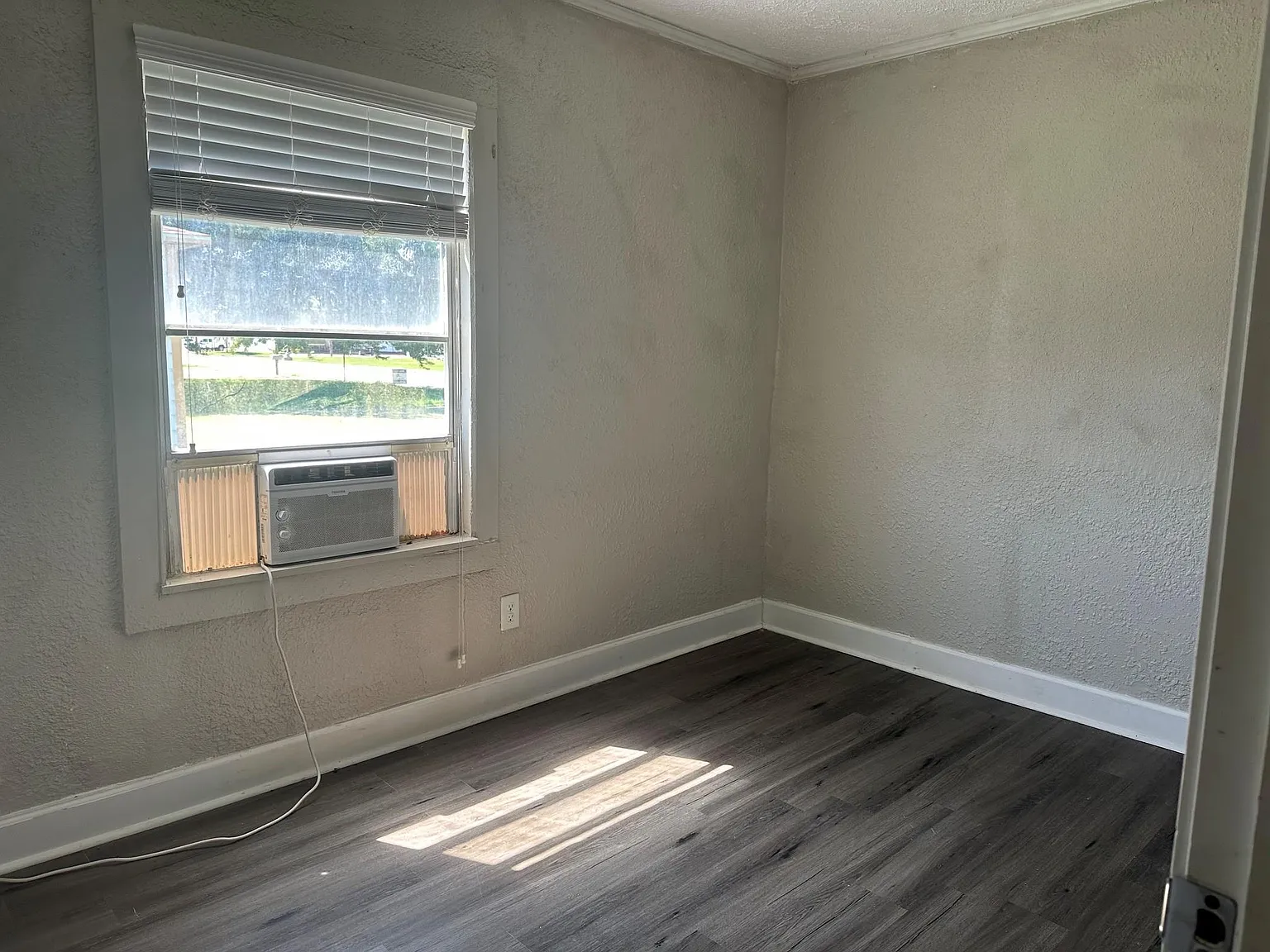 3 bed, 1.0 bath, 1000 sqft, $900 — Photo 4