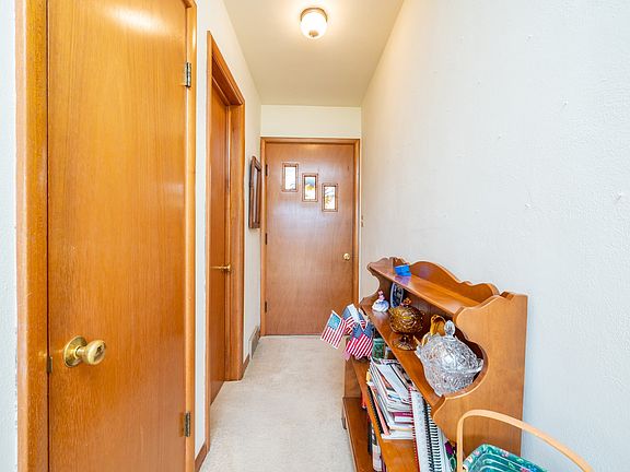 2nd image of 304 W McMurray St
