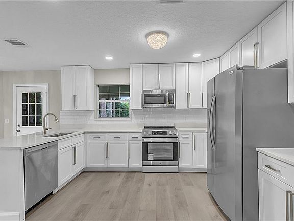 3rd image of 22 WEIDNER PLACE