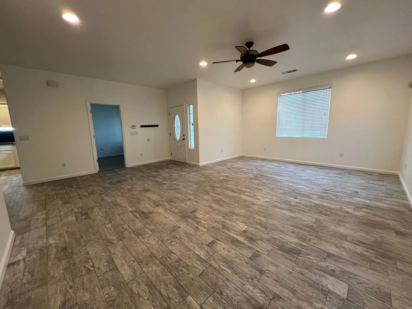 2724 Tecopa Ave- 5 Bedroom 2 Bathroom + Office -Tulare — Photo 3