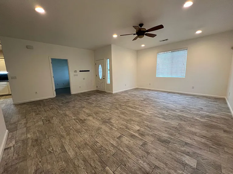 2724 Tecopa Ave — Photo 3