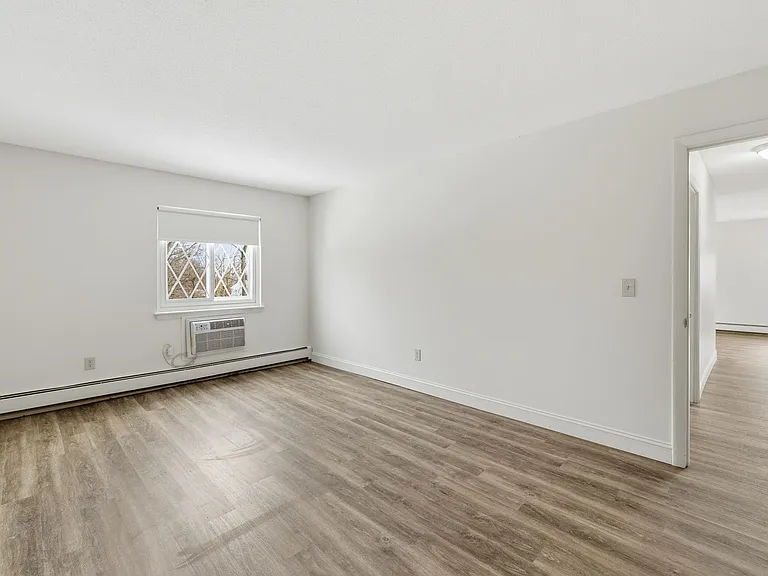 East Bay Apartments — Photo 19