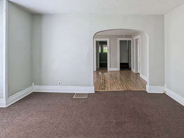 303 N Tillotson Ave — Photo 4