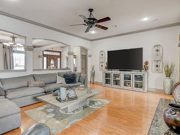 5th image of 8050 Village Dr