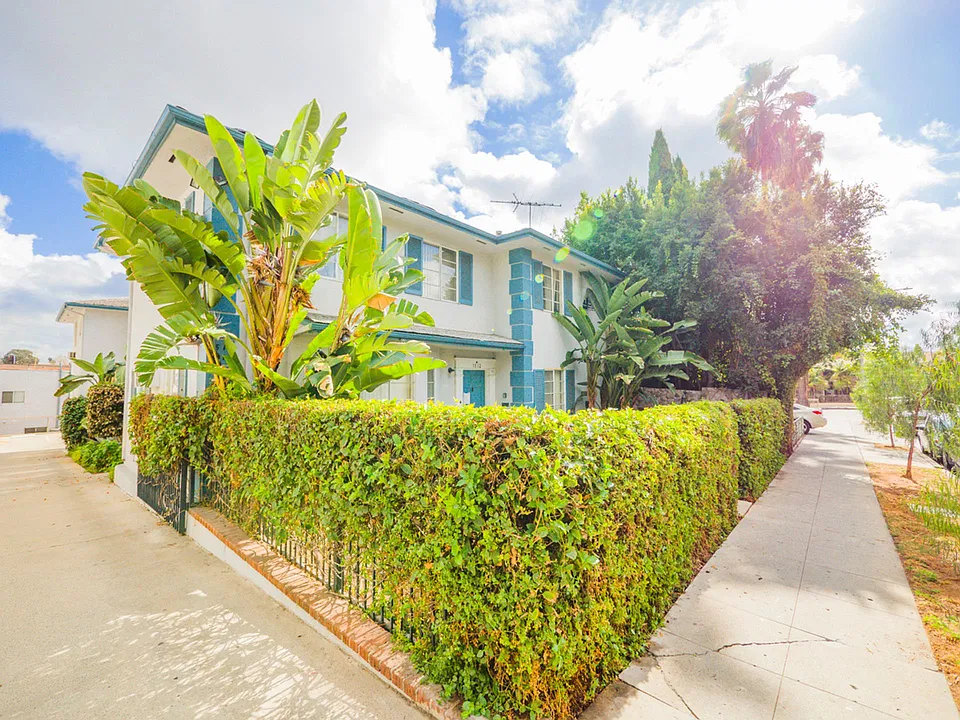 Charming 1950s Vintage Community in Prime Hollywood