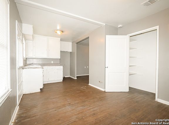 5th image of 243 Prestwick Blvd